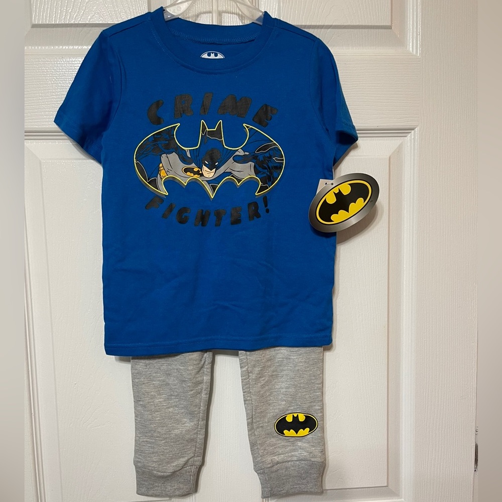 PRICE DROP NWT! BATMAN 2 Pc. Boys Set 4T Lightweight Sweatpants/Short Sl. Shirt